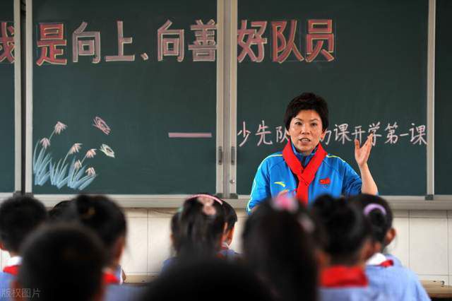 每体：皇马在密切关注小贝林厄姆多支英超球队也有意西班牙《每日体育报》报道，皇马现在正在关注贝林厄姆的弟弟，乔布-贝林厄姆。